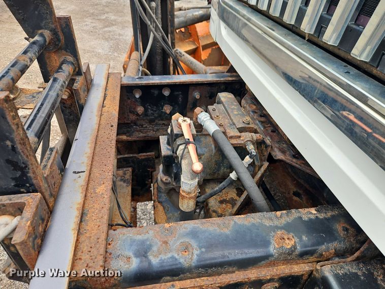 image for item EO4591 2013 International 7400 hook lift truck