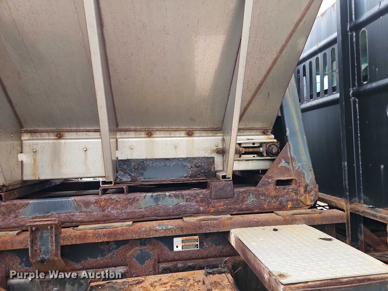 image for item EO4591 2013 International 7400 hook lift truck