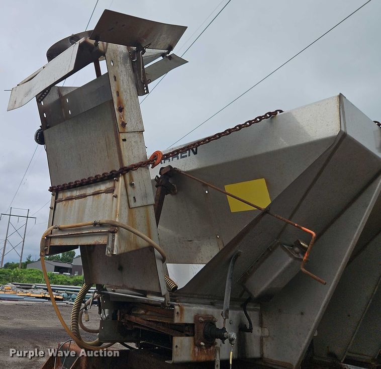 image for item EO4591 2013 International 7400 hook lift truck