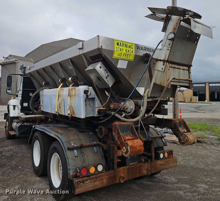 image for item EO4591 2013 International 7400 hook lift truck