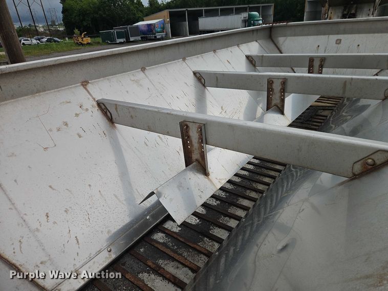 image for item EO4591 2013 International 7400 hook lift truck