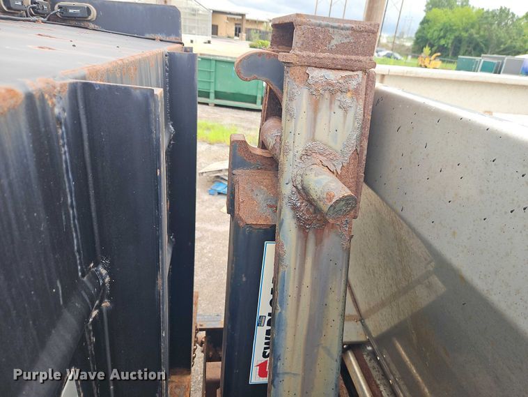 image for item EO4591 2013 International 7400 hook lift truck