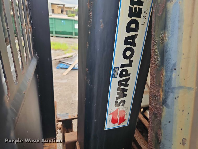 image for item EO4591 2013 International 7400 hook lift truck