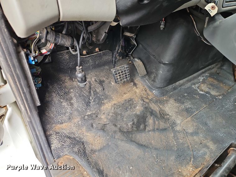 image for item EO4591 2013 International 7400 hook lift truck