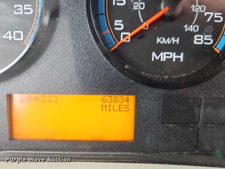 image for item EO4591 2013 International 7400 hook lift truck