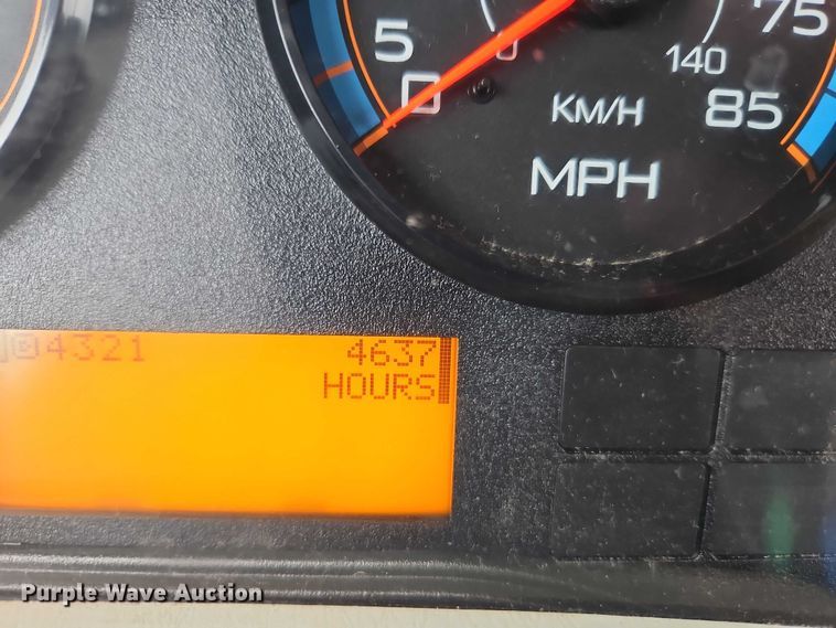 image for item EO4591 2013 International 7400 hook lift truck