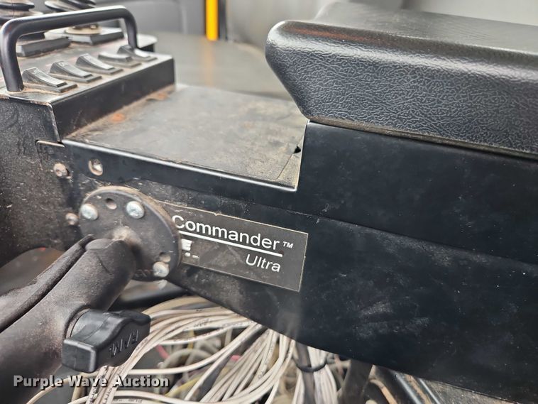 image for item EO4591 2013 International 7400 hook lift truck