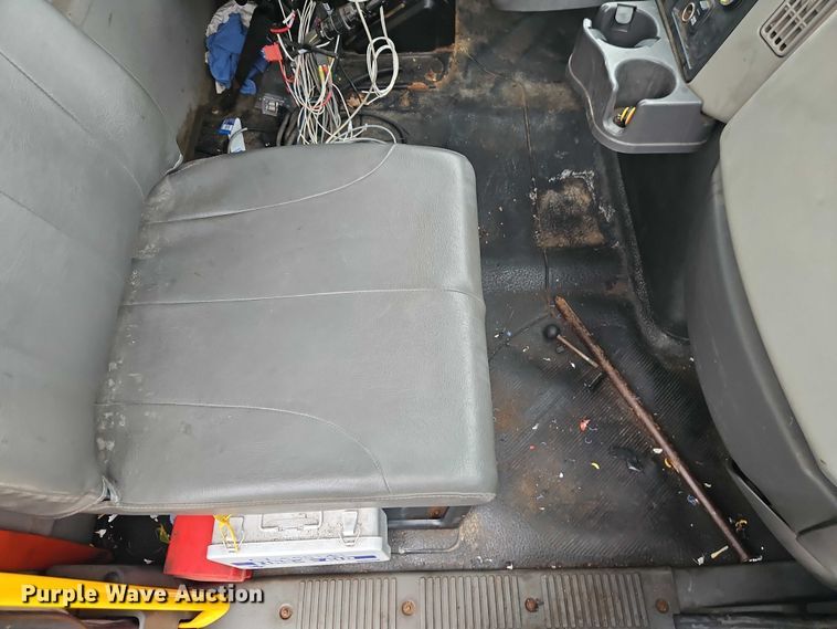 image for item EO4591 2013 International 7400 hook lift truck