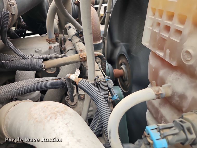 image for item EO4591 2013 International 7400 hook lift truck