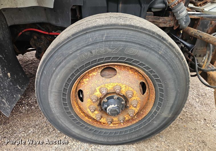 image for item EO4591 2013 International 7400 hook lift truck