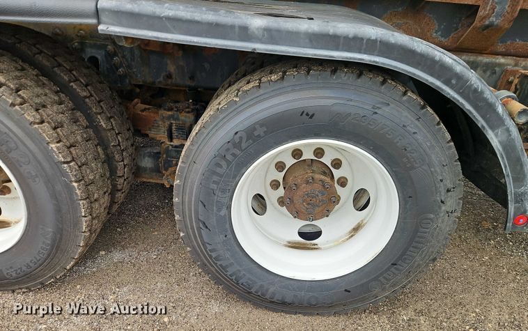 image for item EO4591 2013 International 7400 hook lift truck