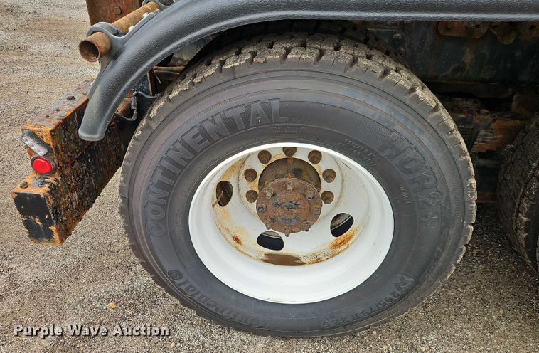 image for item EO4591 2013 International 7400 hook lift truck