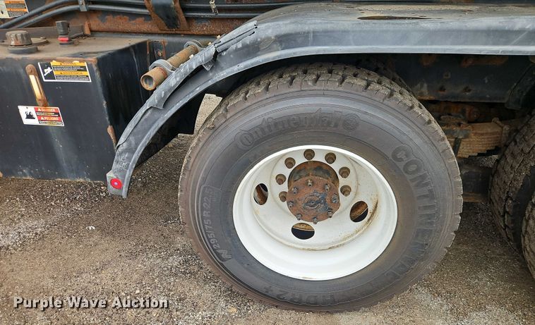 image for item EO4591 2013 International 7400 hook lift truck