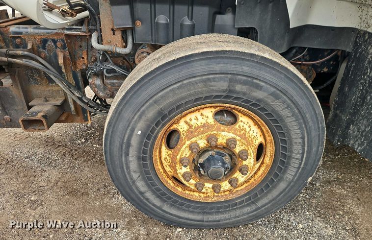 image for item EO4591 2013 International 7400 hook lift truck