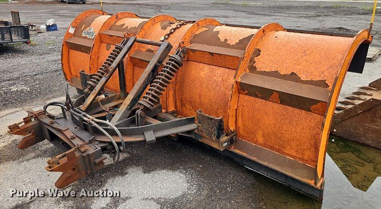 image for item EO4591 2013 International 7400 hook lift truck