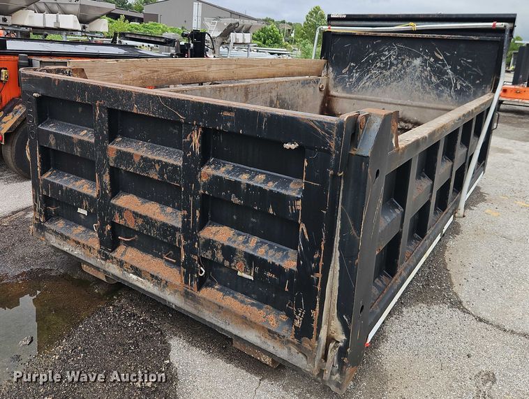 image for item EO4591 2013 International 7400 hook lift truck