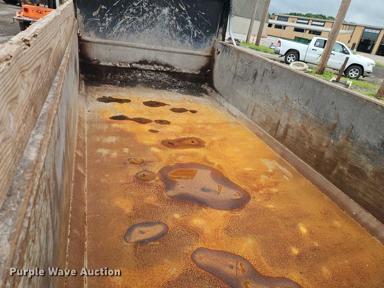 image for item EO4591 2013 International 7400 hook lift truck