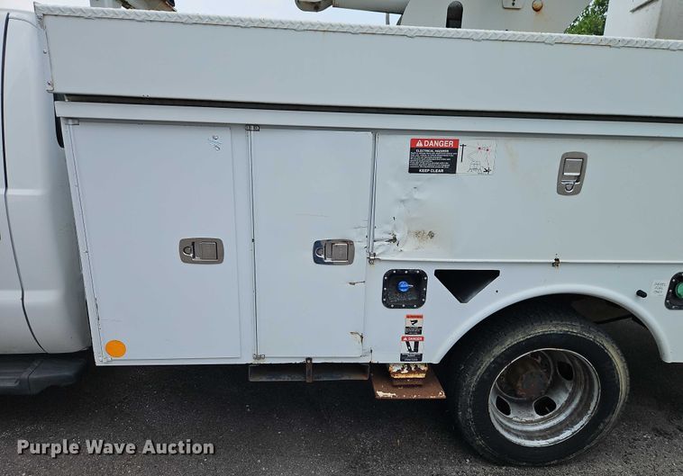 image for item EO4607 2012 Ford F550 bucket truck