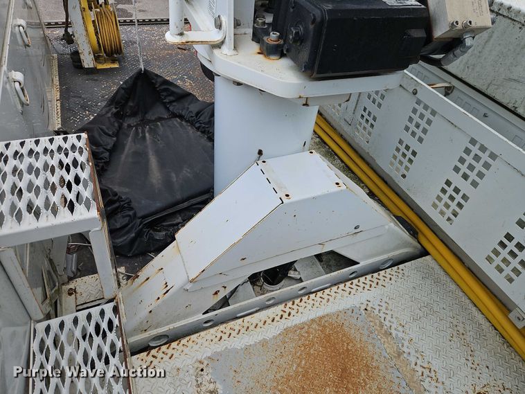 image for item EO4607 2012 Ford F550 bucket truck