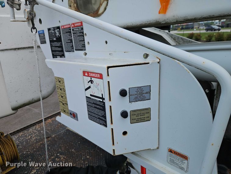 image for item EO4607 2012 Ford F550 bucket truck