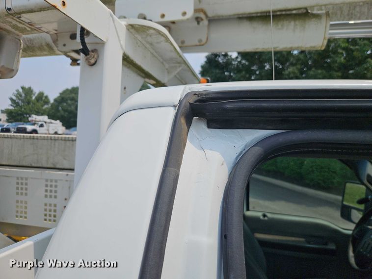 image for item EO4607 2012 Ford F550 bucket truck