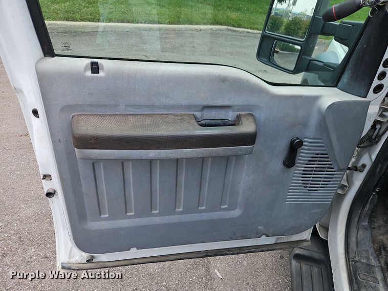 image for item EO4607 2012 Ford F550 bucket truck