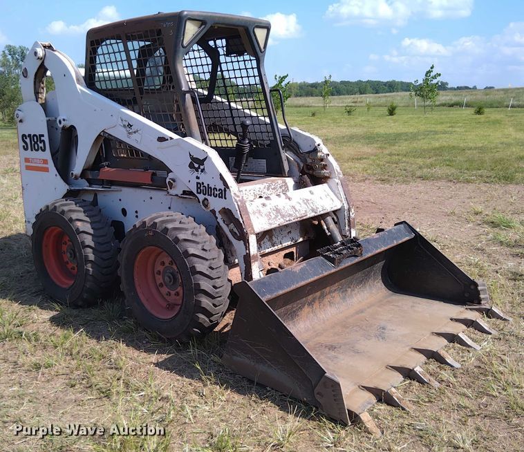 image for item EQ1407 2003 Bobcat S185 skid steer loader