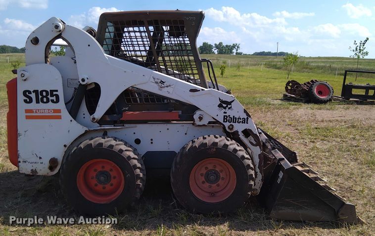 image for item EQ1407 2003 Bobcat S185 skid steer loader