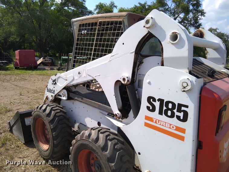 image for item EQ1407 2003 Bobcat S185 skid steer loader