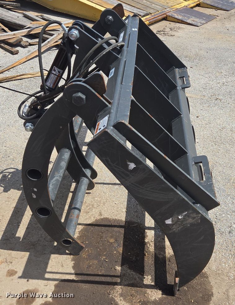 image for item EQ2613 Skid steer grapple rake