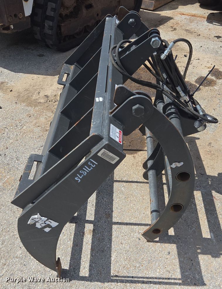 image for item EQ2613 Skid steer grapple rake