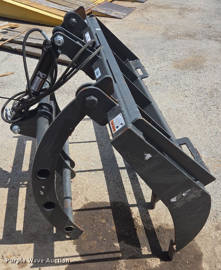 image for item EQ2613 Skid steer grapple rake