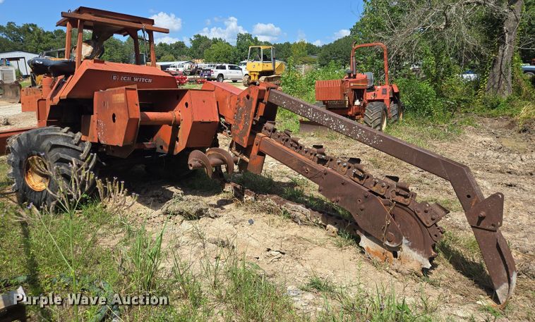 image for item EQ4088 Ditch Witch trencher