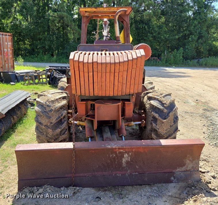image for item EQ4090 Ditch Witch R100 trencher