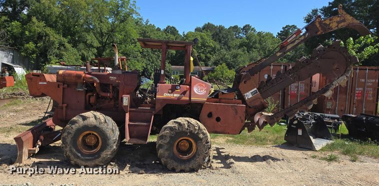 image for item EQ4090 Ditch Witch R100 trencher