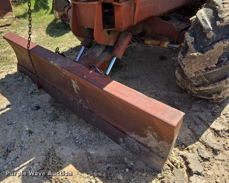 image for item EQ4090 Ditch Witch R100 trencher