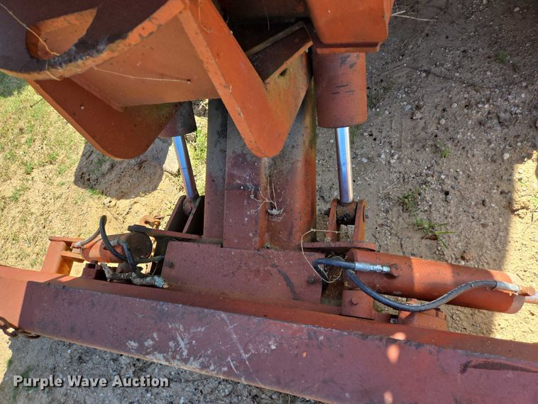 image for item EQ4090 Ditch Witch R100 trencher