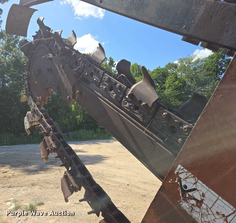 image for item EQ4090 Ditch Witch R100 trencher