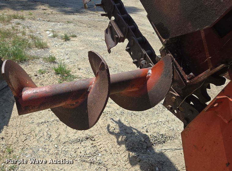 image for item EQ4090 Ditch Witch R100 trencher