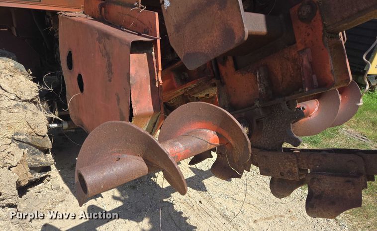 image for item EQ4090 Ditch Witch R100 trencher