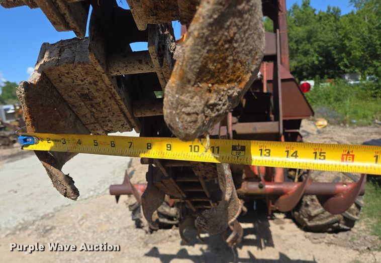 image for item EQ4090 Ditch Witch R100 trencher