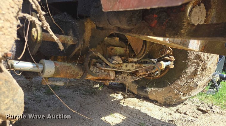 image for item EQ4090 Ditch Witch R100 trencher