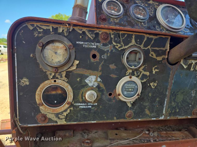 image for item EQ4090 Ditch Witch R100 trencher