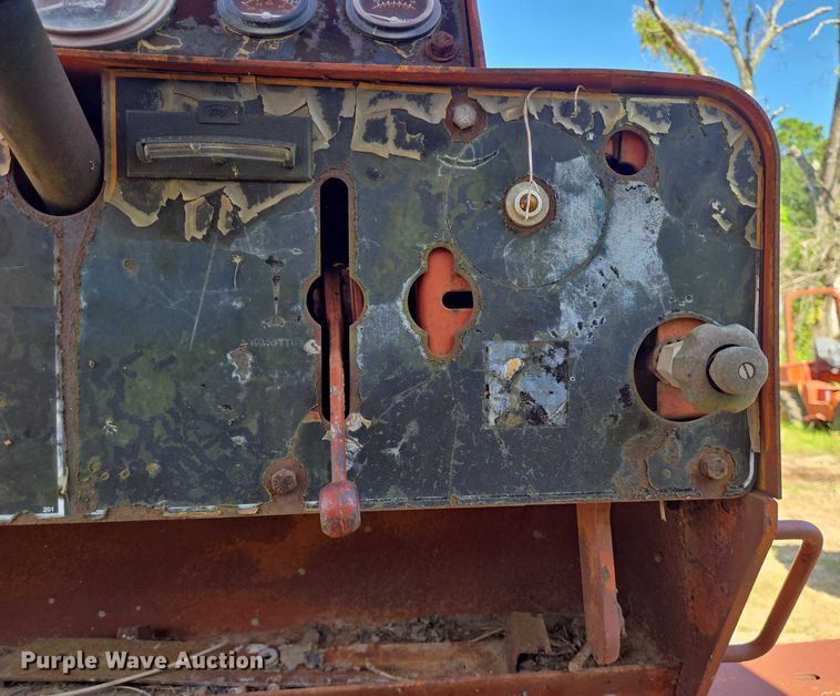 image for item EQ4090 Ditch Witch R100 trencher