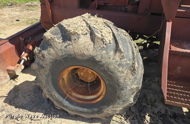 image for item EQ4090 Ditch Witch R100 trencher