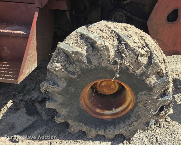 image for item EQ4090 Ditch Witch R100 trencher