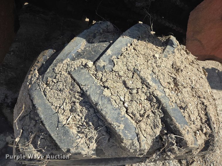 image for item EQ4090 Ditch Witch R100 trencher