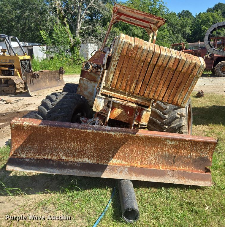 image for item EQ4092 Ditch Witch R100 trencher