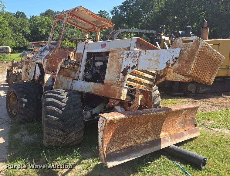 image for item EQ4092 Ditch Witch R100 trencher