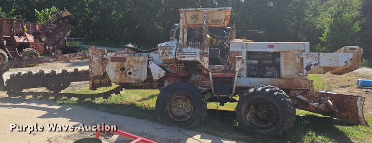 image for item EQ4092 Ditch Witch R100 trencher